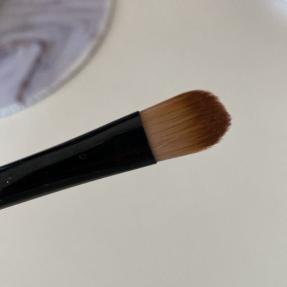 Foundation and Concealer Brush - Picture 4 of 6